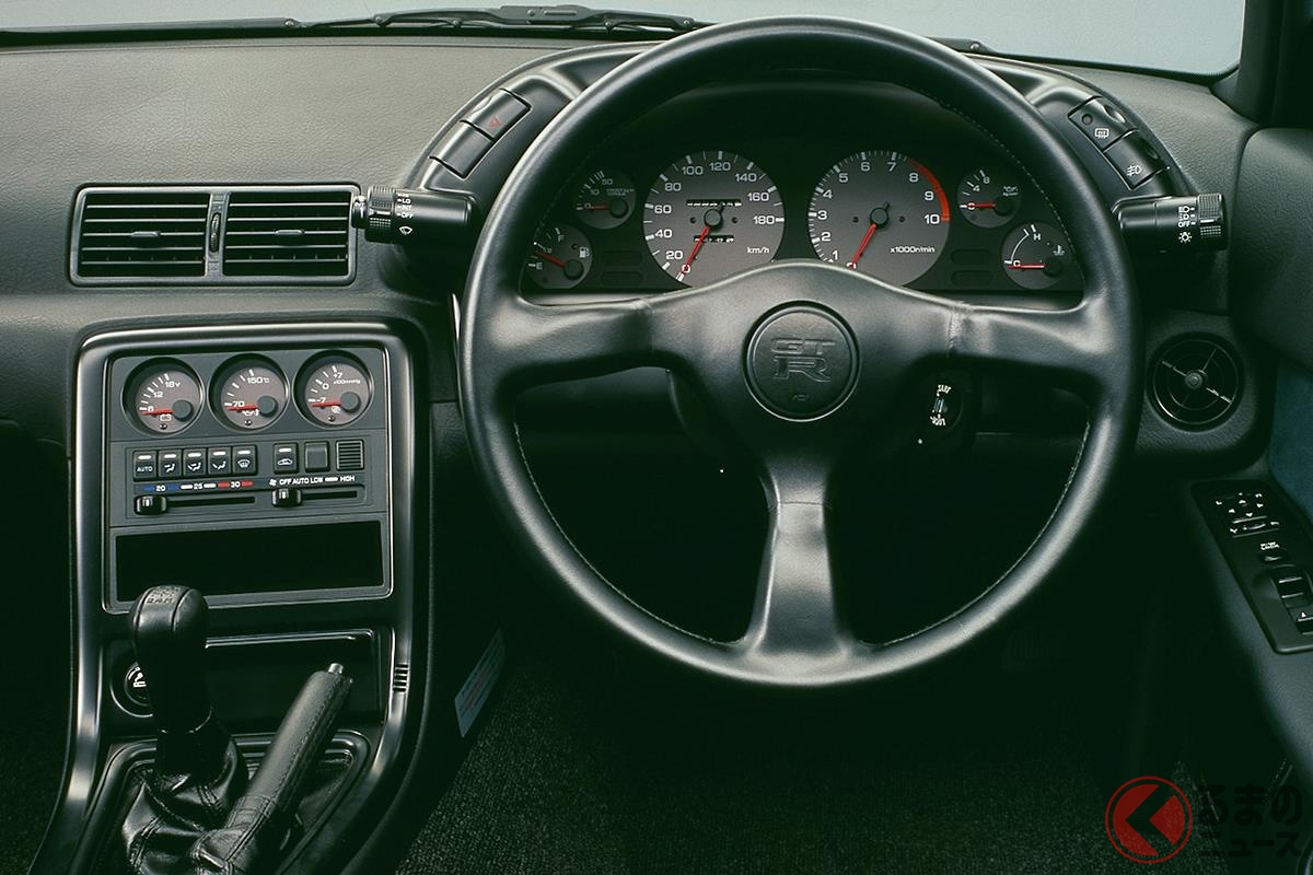 まさに戦うためのコクピットの「スカイライン GT-R NISMO」