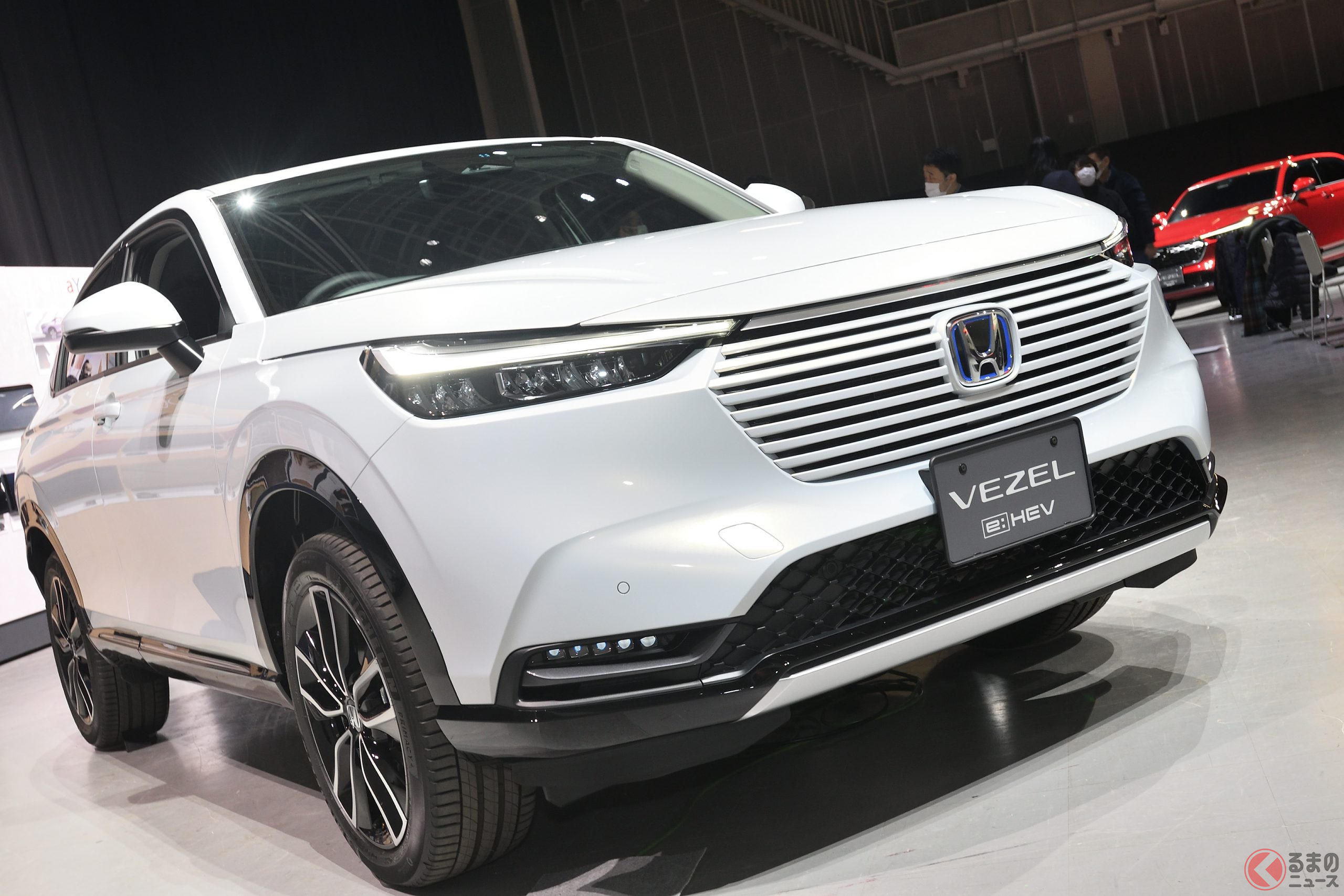 同色グリルに賛否両論の新型「ヴェゼル」。実車では違和感ないものの…SNSでは話題に。