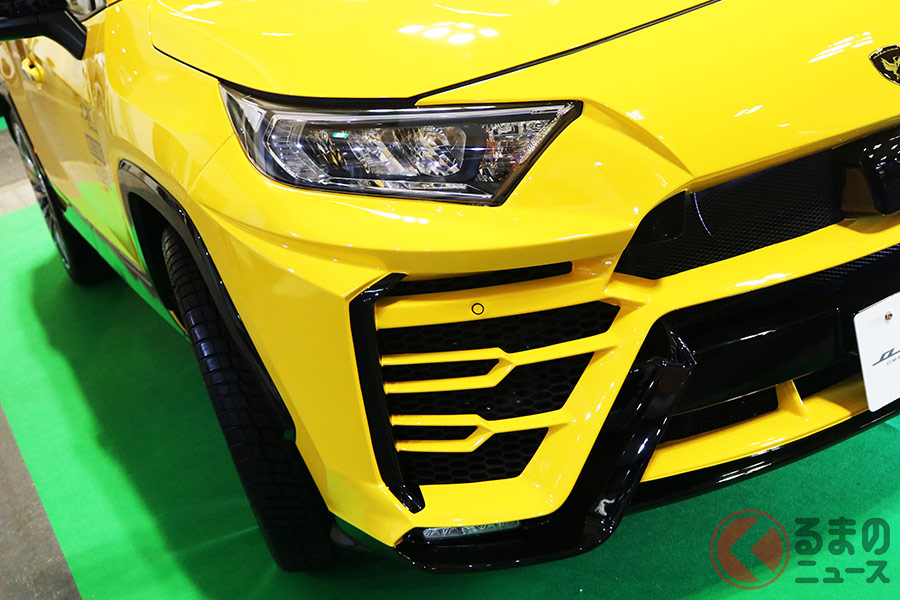 ランボルギーニ「ウルス」に激似なカスタマイズが施されたトヨタ「RAV4」