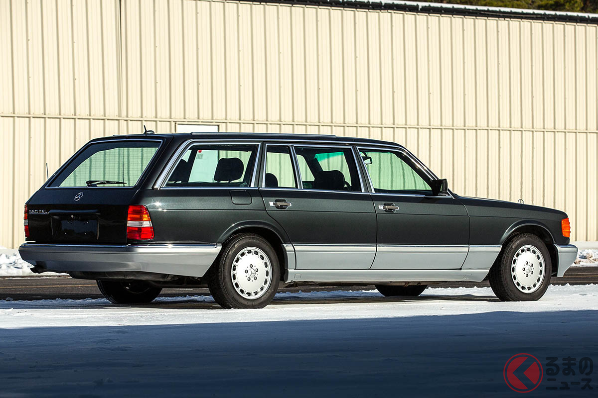 W124ワゴン(S124)用のパーツを巧みに使って仕上げられたメルセデス・ベンツ「560TELエステート by カロ」(C)2020 RM Sothebys
