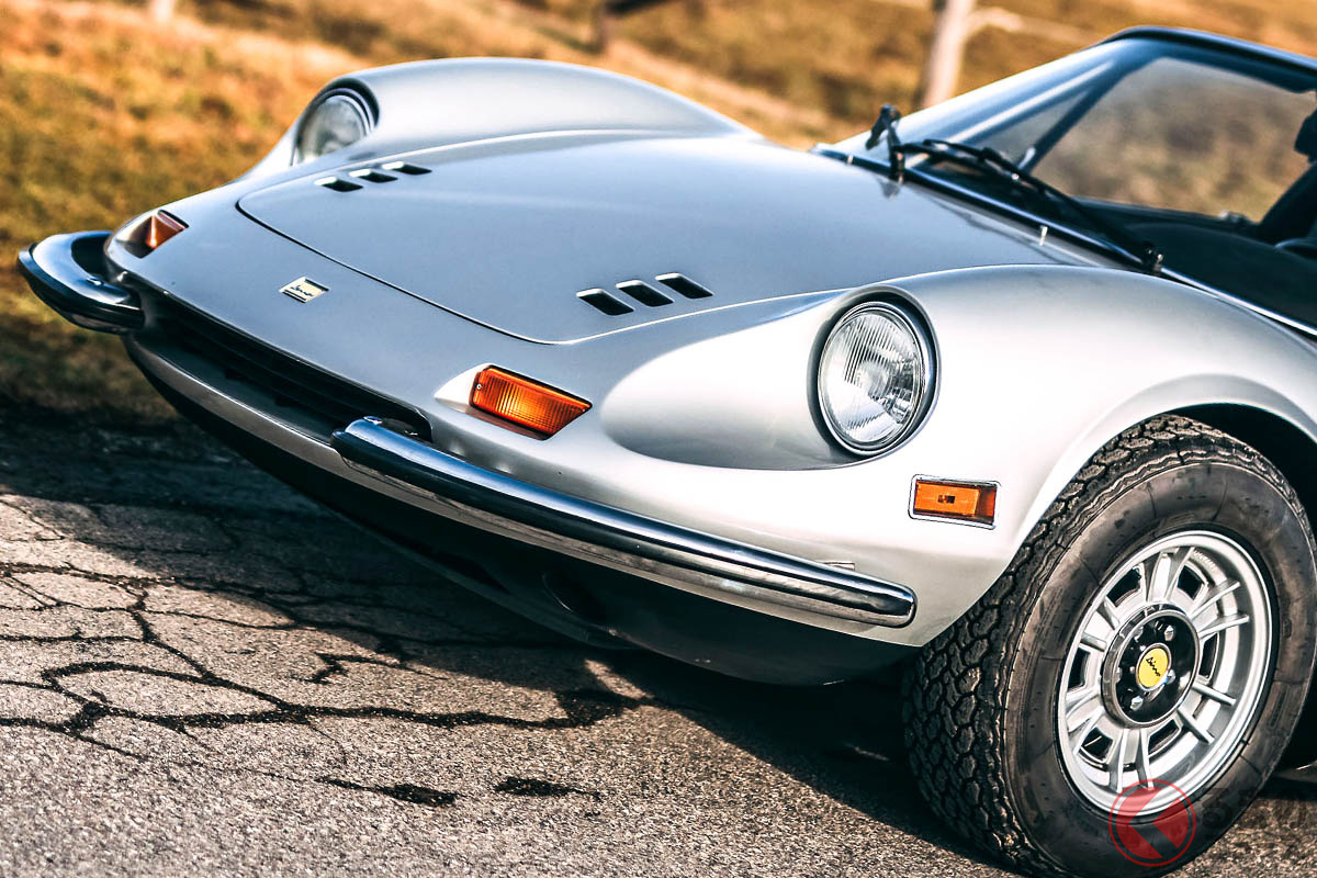 最低落札価格40万から42万ユーロ(邦貨換算約5080−5330万円)が付けられた「ディノ246GTS」(C)2021 Courtesy of RM Sotheby's