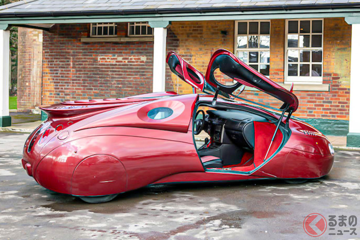 ガルウイング式のドアを採用した「EXTRA TERRESTRIAL VEHICLE」(C)Bonhams 2001-2021