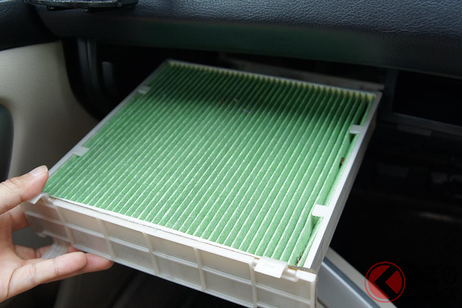 エアコンフィルターは定期的に交換しましょう