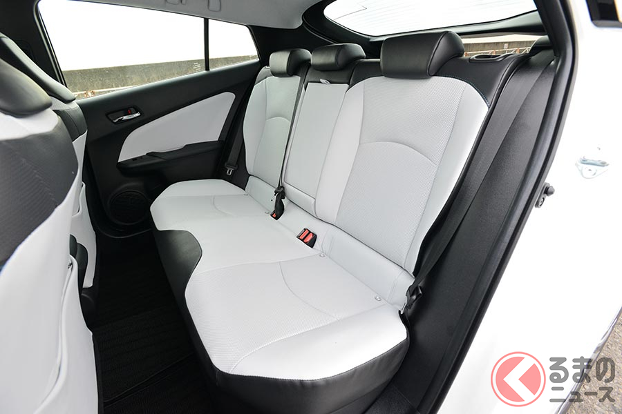 後席の居住性では不満の声もあるようです。