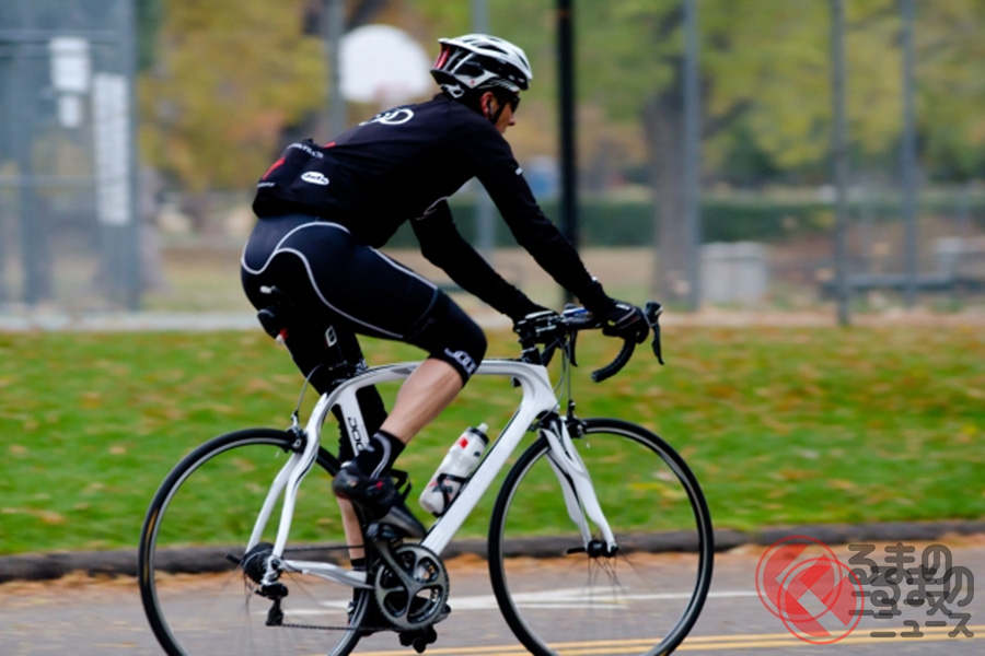 近年、流行しているロードバイクは速度域も高く、万が一の事故時には大惨事になる危険性も高い