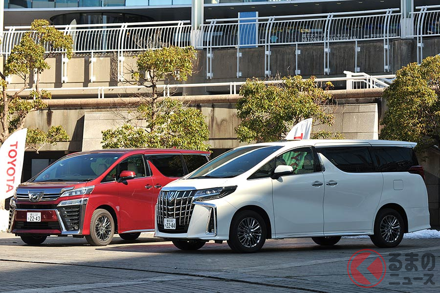 左:ヴェルファイア/右:アルファード