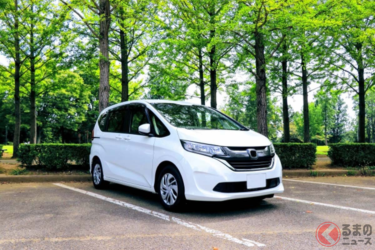 クルマで出かけるイメージ