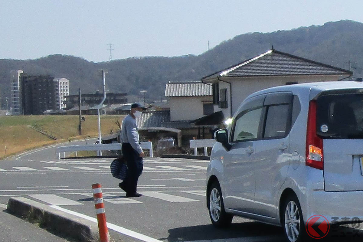 信号機のない横断歩道で歩行者から「お先にどうぞ」と言われたら、どうすれば?