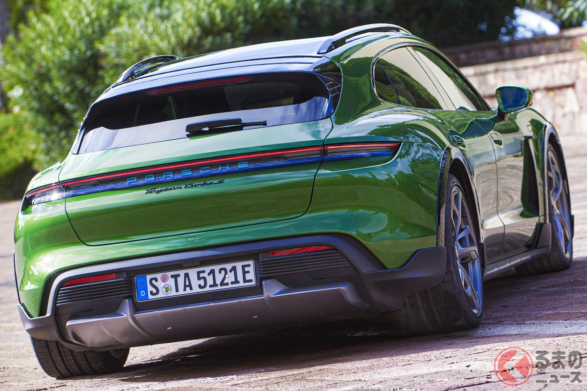 オフロードでも使える「タイカン クロスツーリスモ」