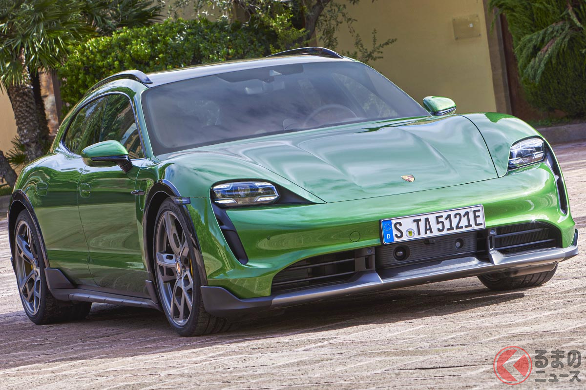 フロントバンパーとリアバンパーのコーナーとシルエンドの専用フラップは、飛び石から保護する役目を持っている