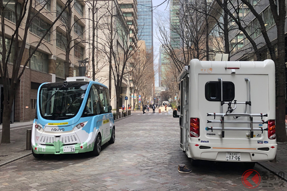 「丸の内仲通り」のホコ天の様子