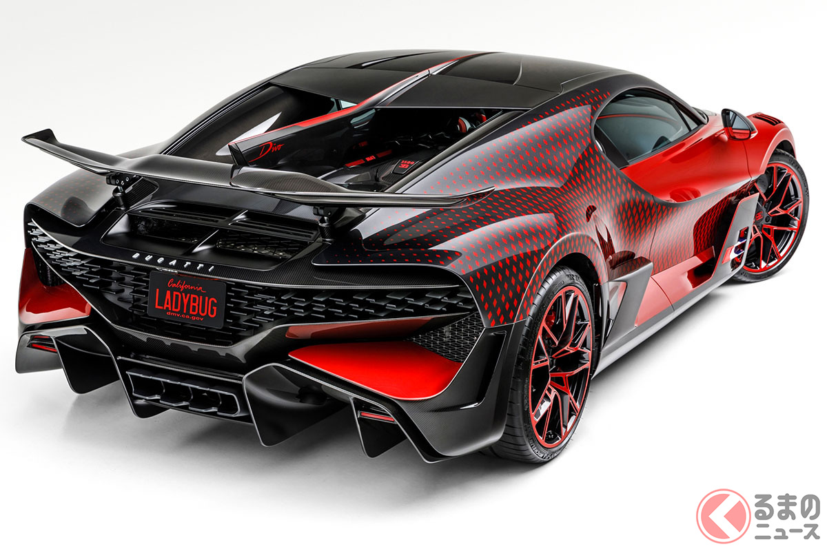 ブガッティでも初となった、幾何学的で動的なアルゴリズムによるフェードパターンを採用