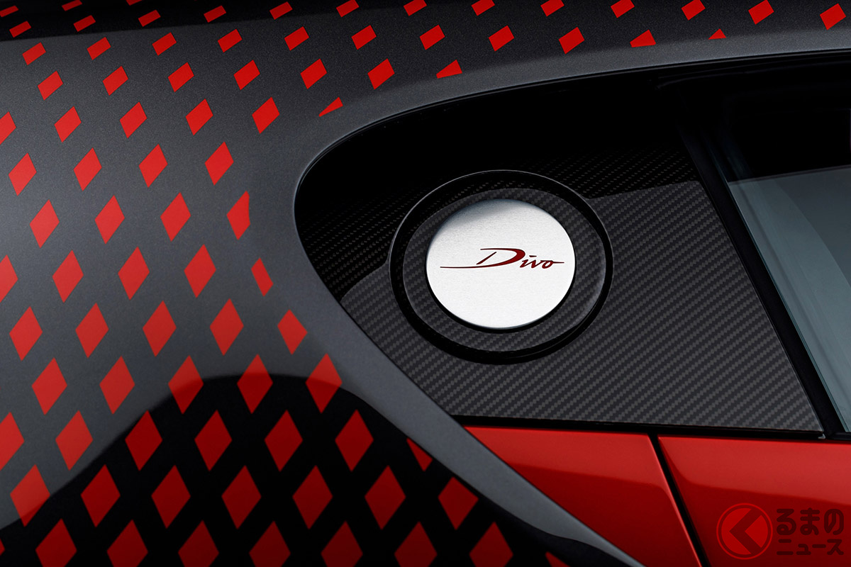 立体的なボディに、美しく配置されたおよそ1600ものダイヤモンドパターン