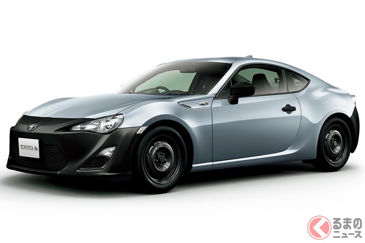 素地のバンパーにスチールホイールが意外と迫力を醸す「86 RC」