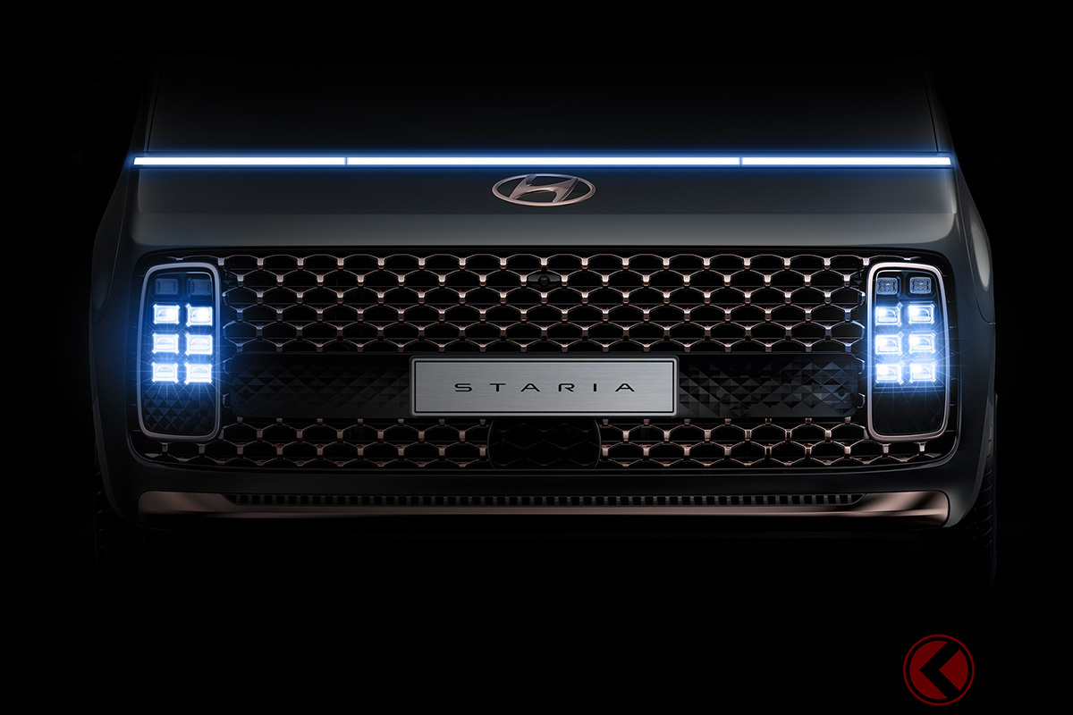 韓国・ヒュンダイが発売した「スターリア プレミアム」はヘッドライトに横一文字を採用している