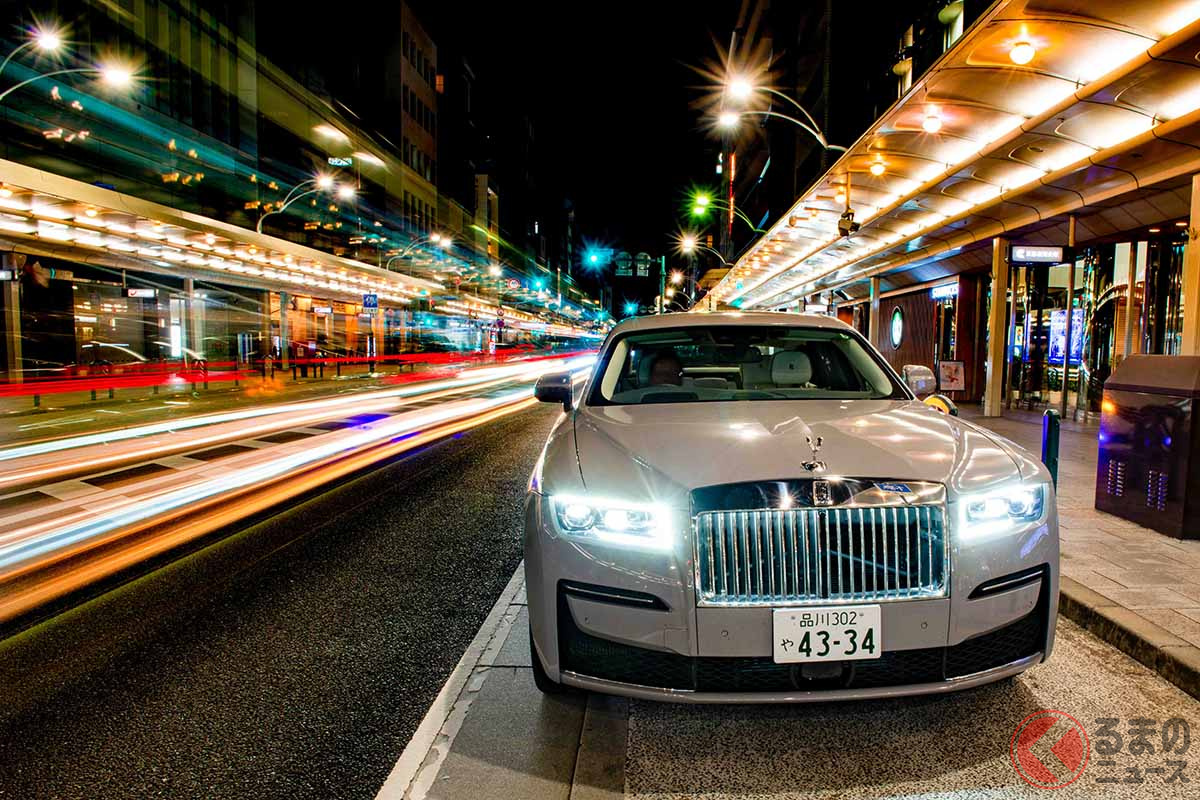 控えめなアップデートを施されたエクステリア。グリルは裏側から控えめにライトアップされる(C)橋本玲