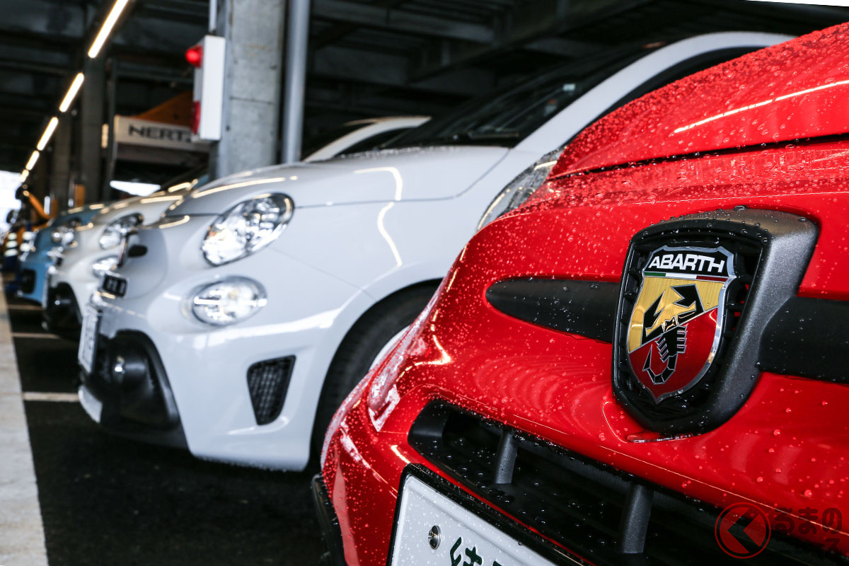 春の嵐にもかかわらず、80台近いアバルトが東雲に集結した