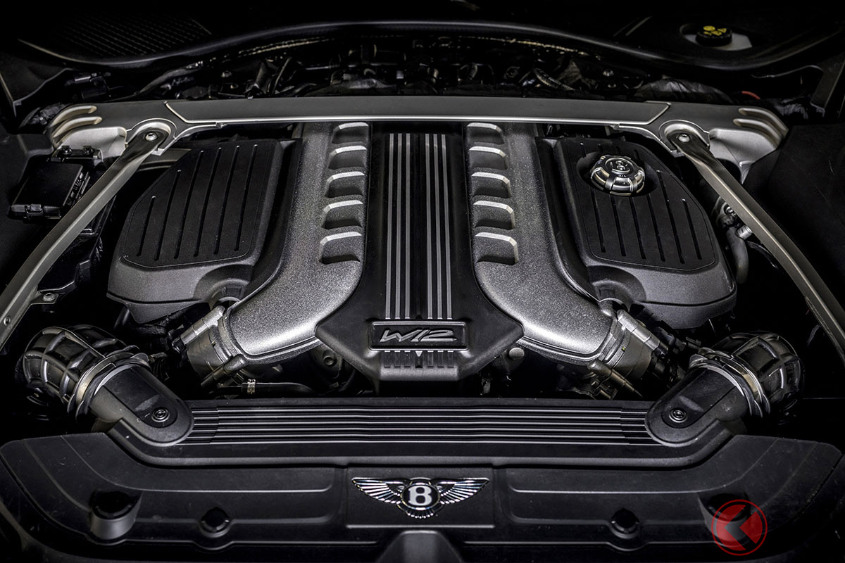 最高出力は現行のW12モデルを24ps（4％）上回る659psを発揮するW12エンジン