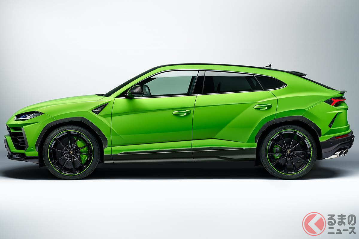 まさに砂漠を走るスーパーカーといえる「ウルス」