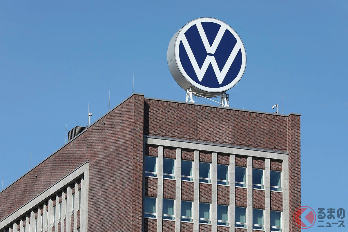 VW新ロゴを掲げたウォルフスブルクのVW本社