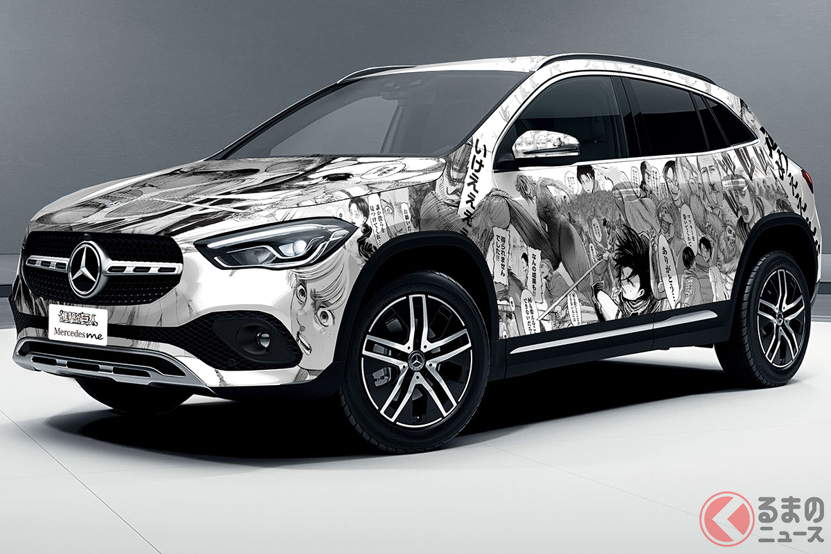 コンパクトSUV「GLA」のラッピングカー(c)諫山創/講談社