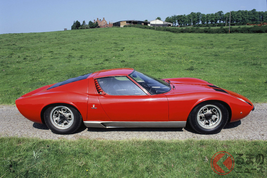 『個人授業』では、世界的なイタリア人レーシングドライバー、ロベール・オッセン演ずるエンリコ・フォンタナの愛車として登場したミウラP400