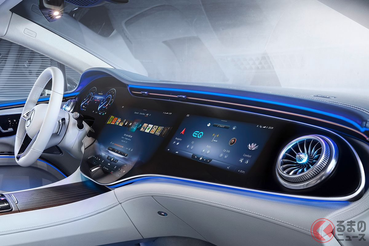 4月14日に世界初公開される予定のメルセデス・ベンツ「EQS」のインテリア。ハイパースクリーンと呼ばれる曲面スクリーンが印象的だ