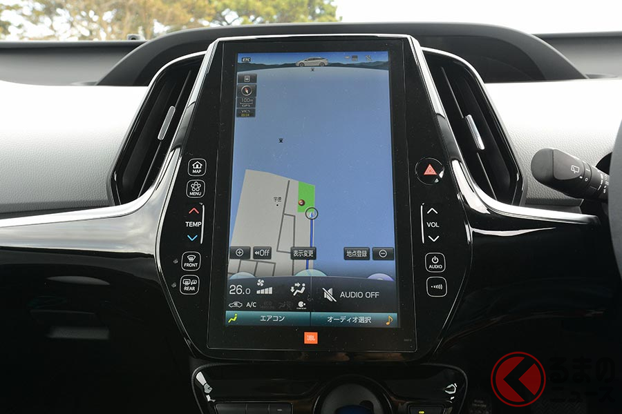 流行りのタブレット型ディスプレイを搭載するトヨタ「プリウス」