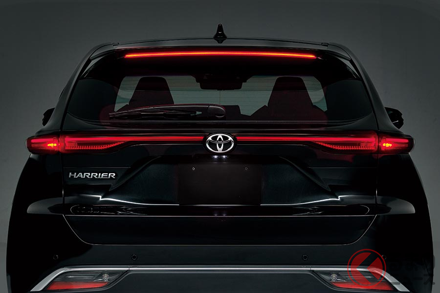 トヨタ新型「ハリアー」も横一文字のテールランプを採用している