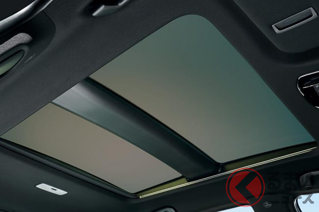 トヨタ新型ハリアーに採用される「電動シェード付パノラマルーフ」。オプション価格は約19万円。