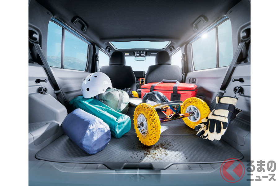 後席を倒して荷物を満載できる