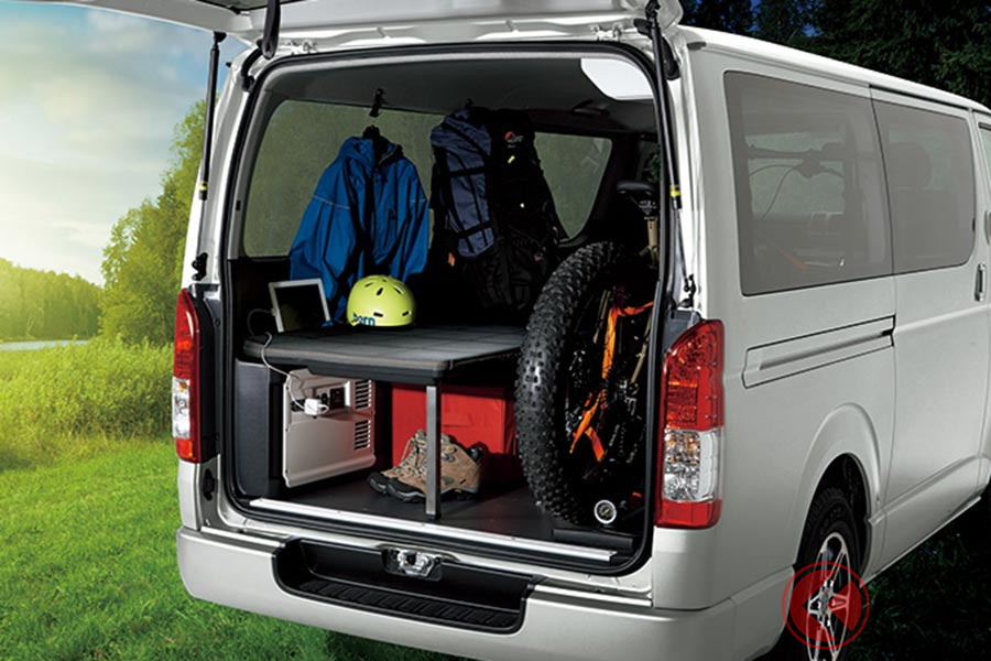 商用利用だけじゃもったいない! 遊びに使える商用車(トヨタ「ハイエース」)