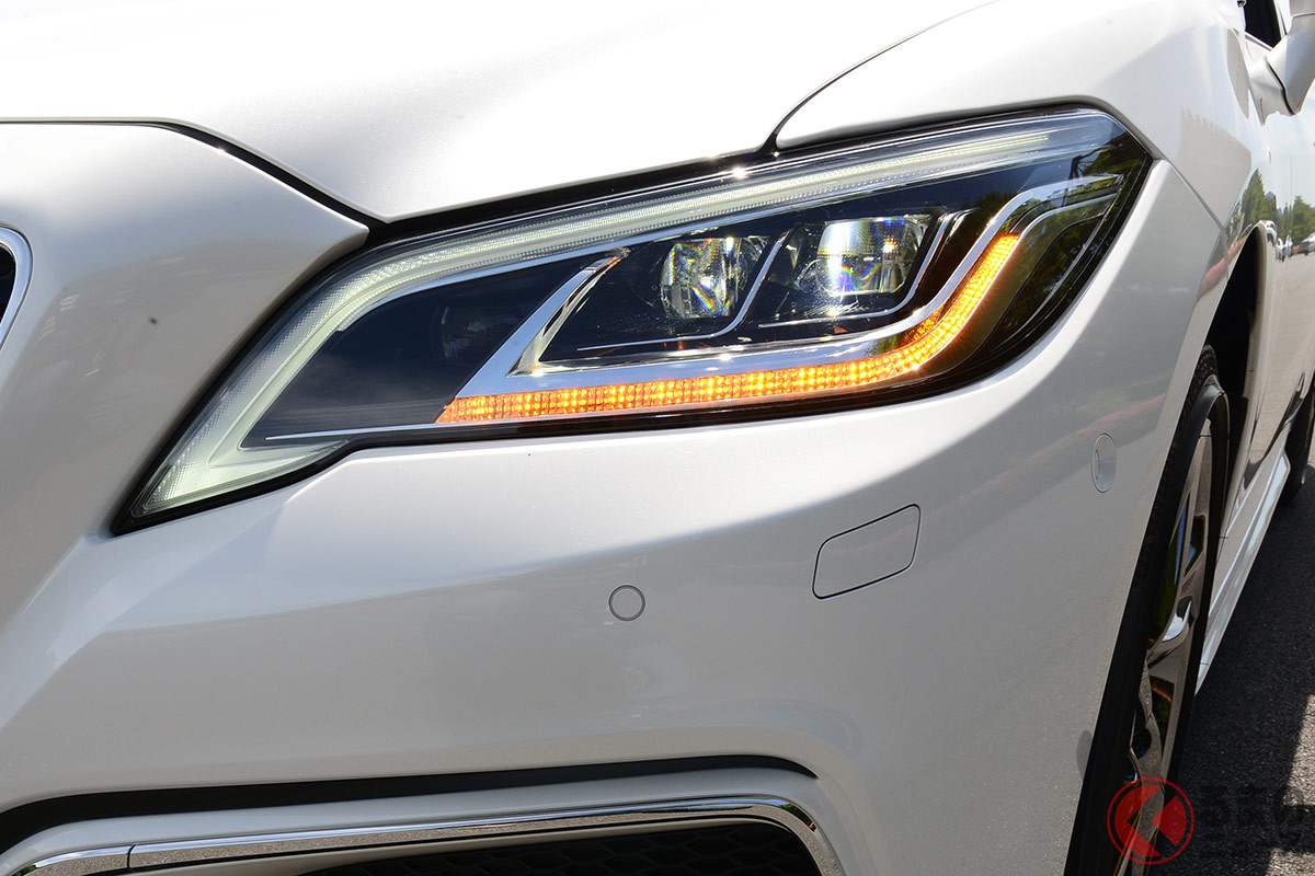 最近では「デイライト」が義務化されたことで光源が増加。そのため、眩しい要因が増えたともいえる