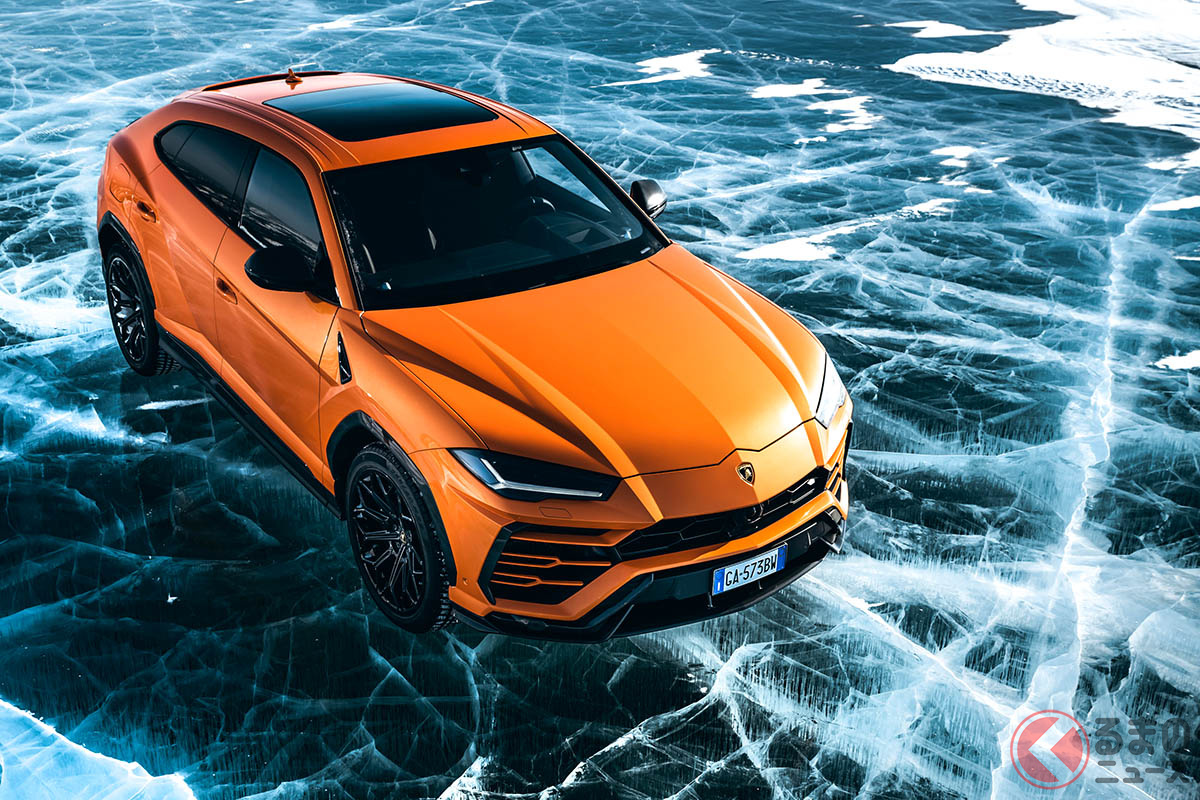 ランボルギーニ「ウルス」は、ロシアのバイカル湖で298km/hという氷上最高速記録マーク