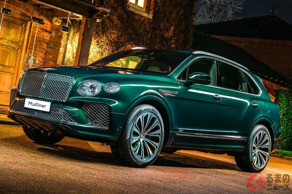 2021年の上海モーターショーに出展されるグリーンで統一した「ベンテイガ・ハイブリッド」