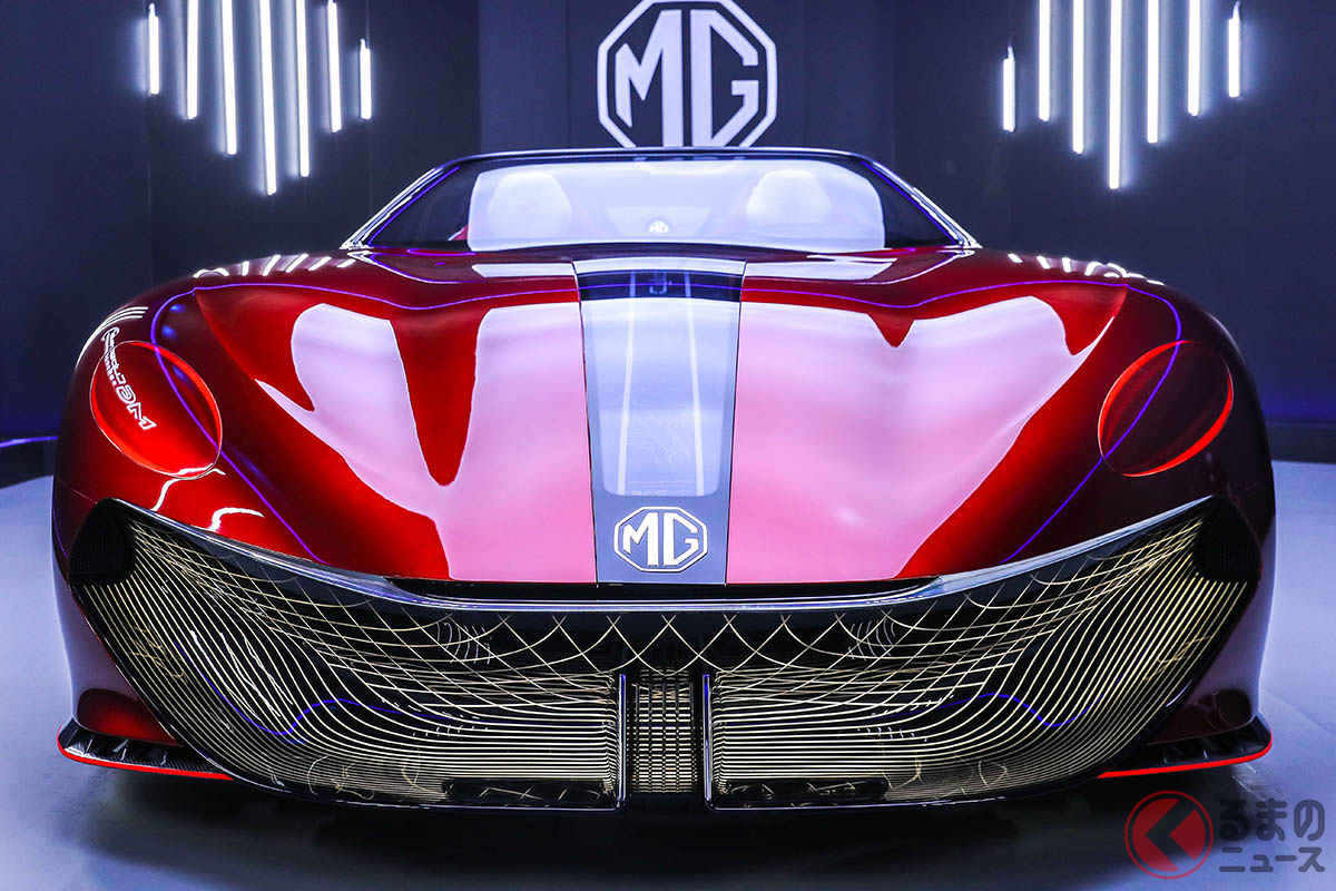 スイッチを入れるとヘッドライトが開くインタラクティブな「マジックアイ」ヘッドライトを搭載