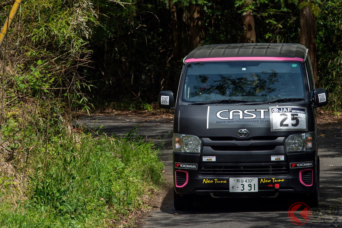 公道最速トヨタ ハイエース が林道全開 ポルシェより速い 本気仕様の最強バンとは くるまのニュース 公道最速トヨタ ハイエース が林道全開 ポルシェより速い 本気仕様の最強バンとは くるまのニュース