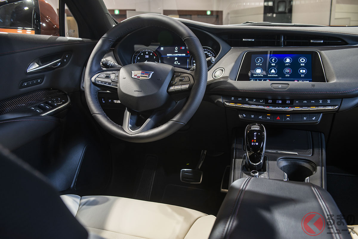 日本に導入される「XT4」のグレードは、「スポーツ」、「プラチナム」、「プレミアム」の3つだが、ハンドル位置は左のみとなる
