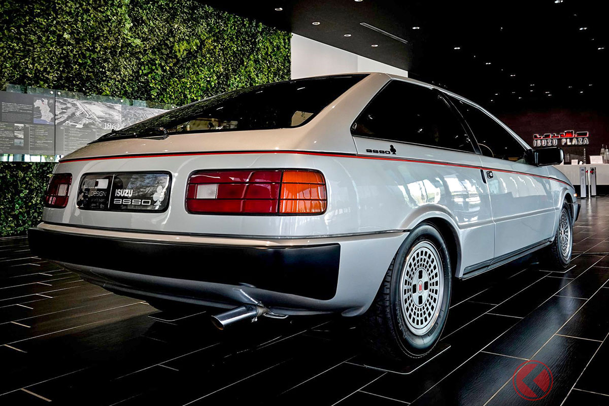 2000年4月から約1年間におよぶレストア作業を経て、アッソ・ディ・フィオーリはみごと現在の美しい姿を取り戻した(C)中尾博