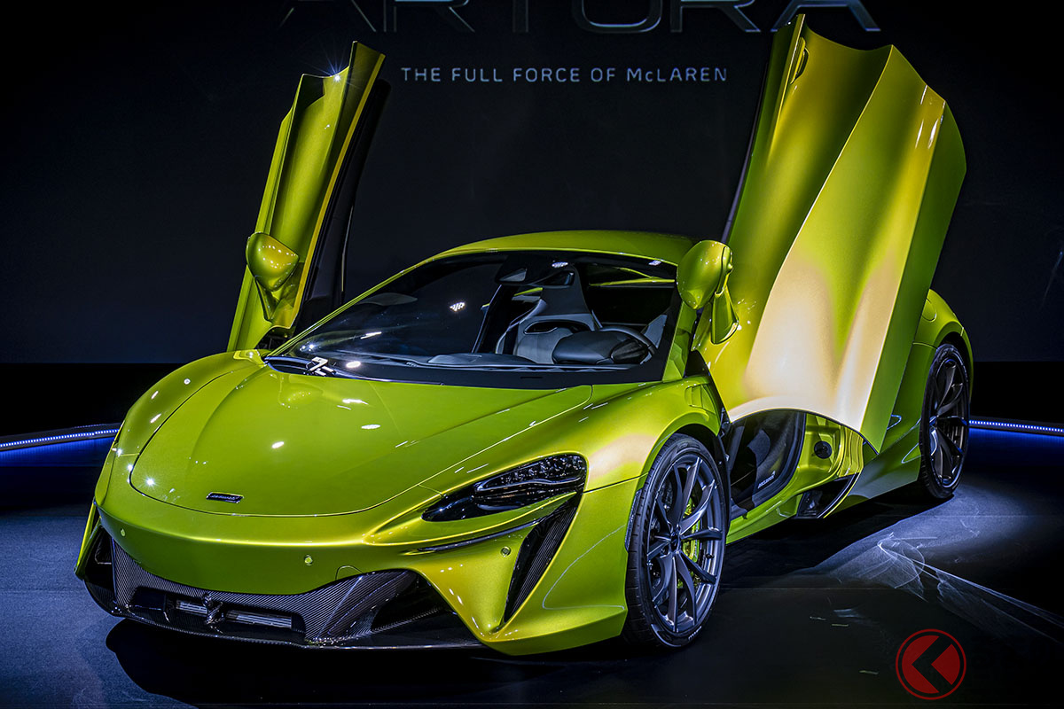 アルトゥーラの車両価格(消費税込)は、2965万円