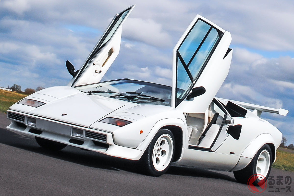 「カウンタック」といえば、左右のドアをオープンした万歳スタイルがもっとも馴染みのある姿かもしれない