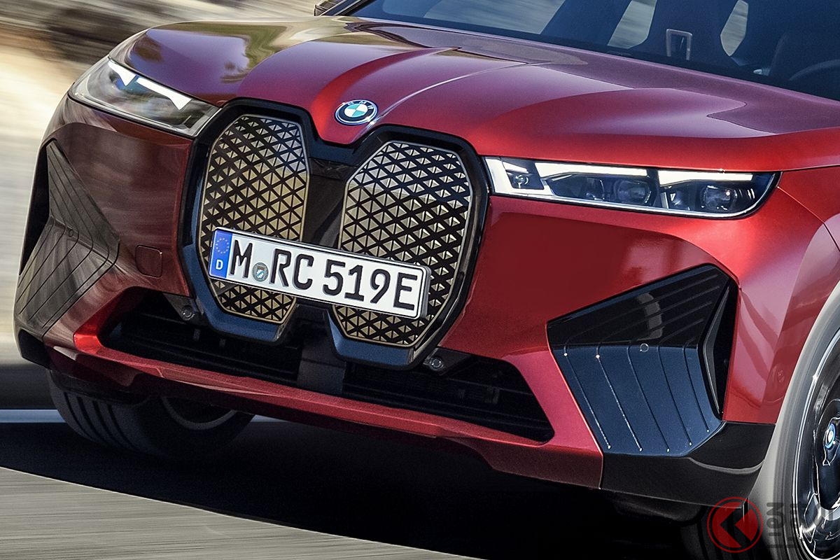 上海モーターショーで世界初公開されたBMW「iX」の走り