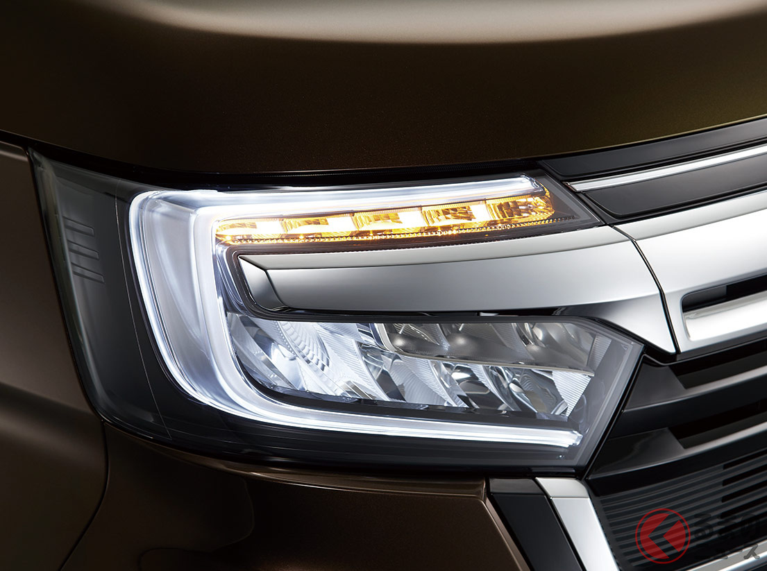 軽自動車では初となる流れるウインカーを採用したホンダ「N-BOX Custom」