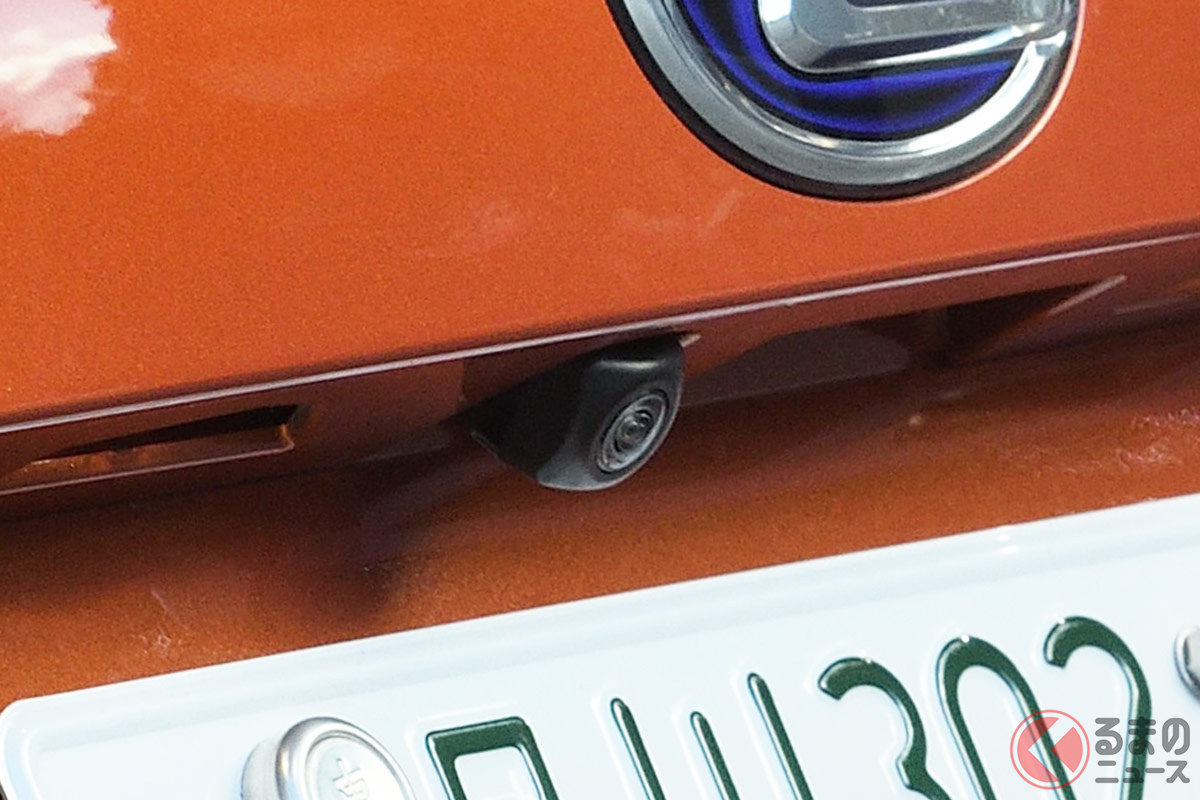 現状のバックカメラは、車種によって標準装備やオプションとなり、装着度合いは異なっている。