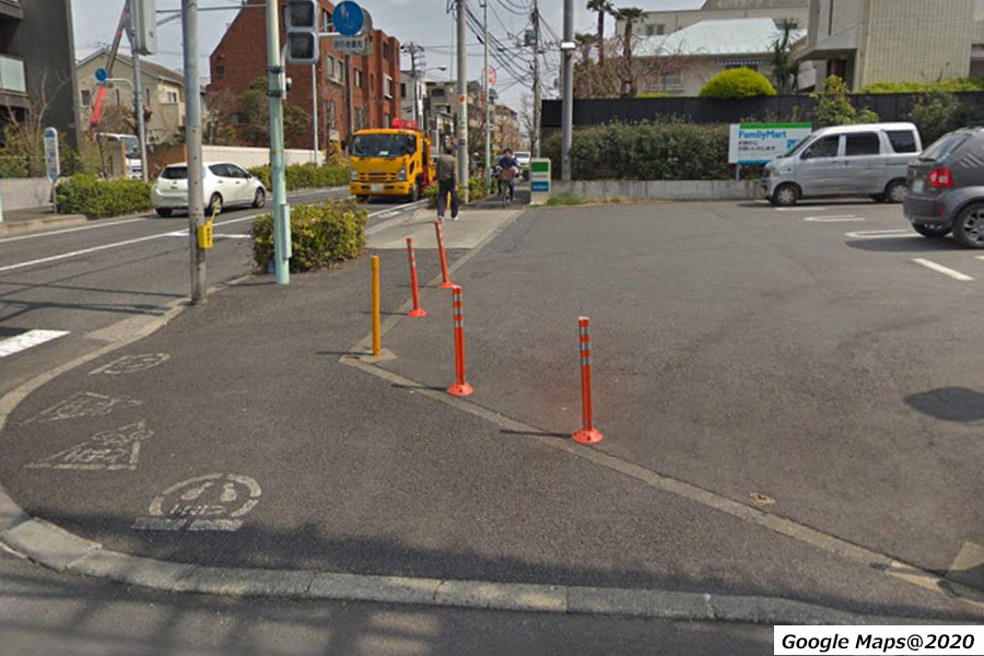 グーグルマップ上で駐車場が道として認識されている例（画像：Google Maps）