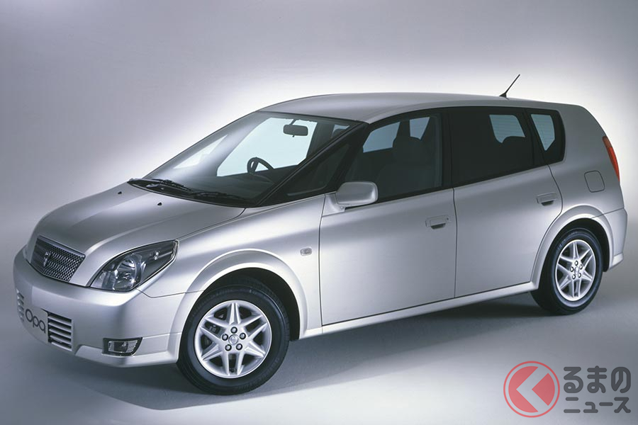 個性的なハッチバック車のトヨタ「オーパ」