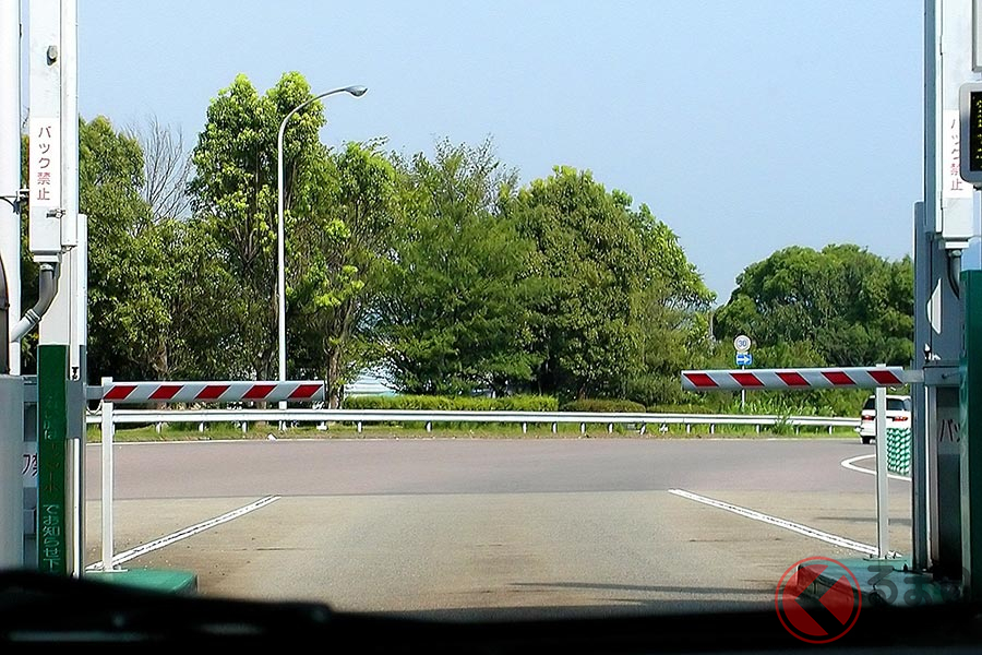 誤ってゲートを突破してしまったら高速道路会社のお客さまセンターに連絡する