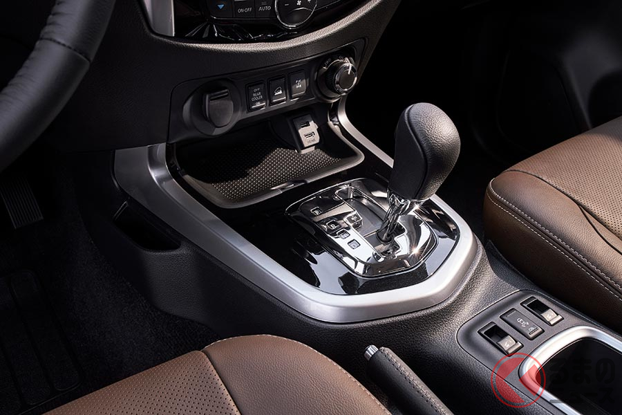 日産新型SUV「テラ」世界初公開へ ワイルド感増したライトを先行公開 くるまのニュース