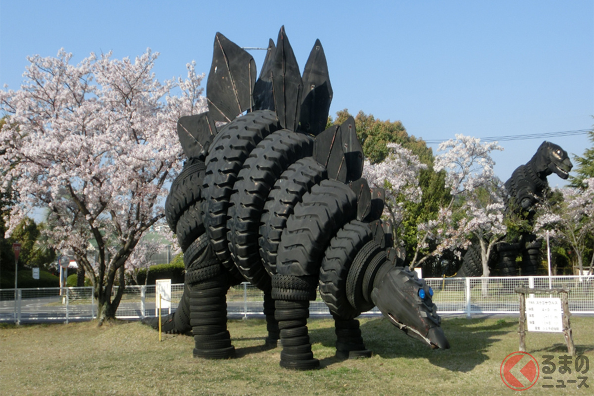 横浜ゴムの尾道工場にあるステゴサウルスオブジェ