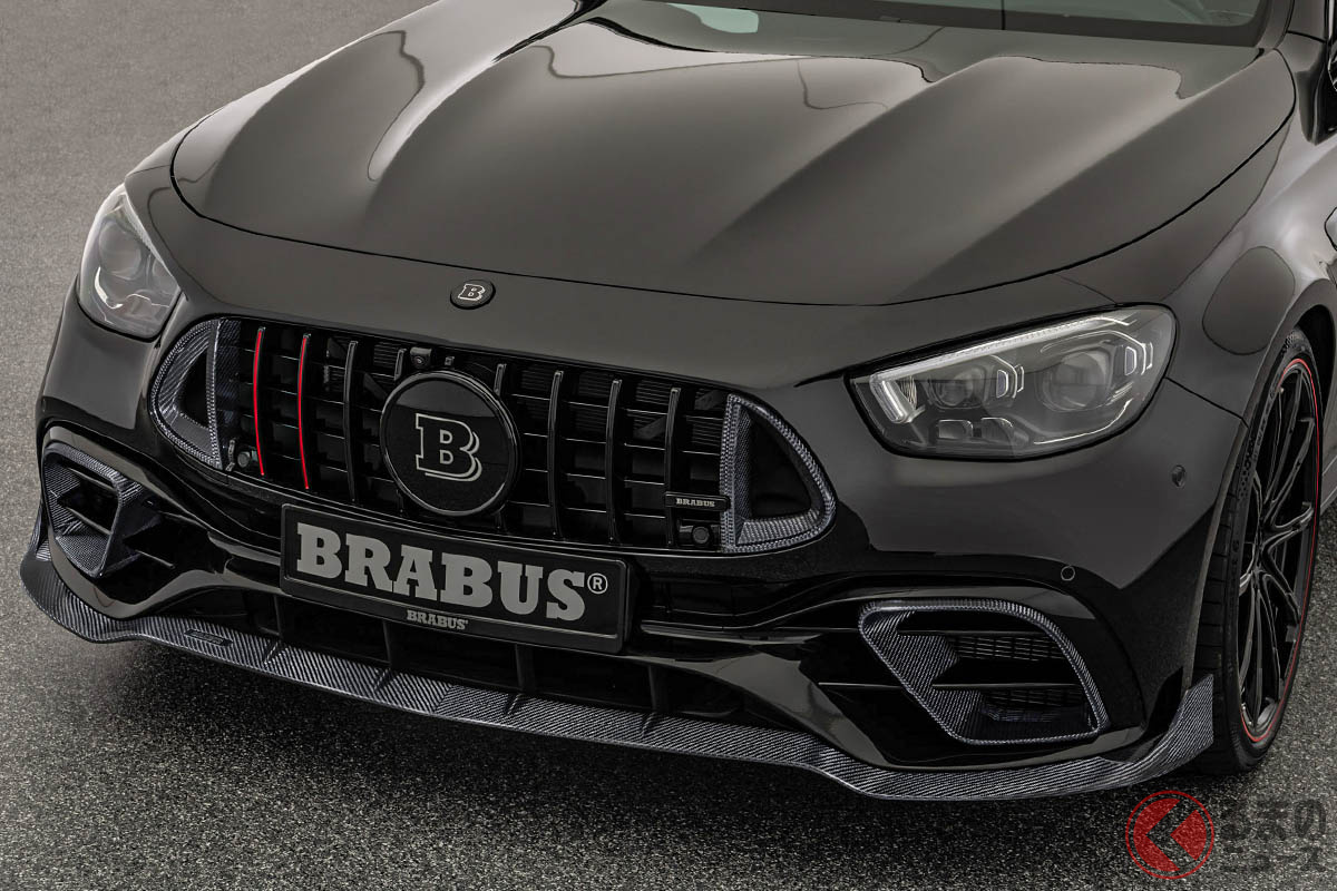 ボディカラーがブラックなので分かり難いが、カーボンパーツでかなり精悍に変化したフロントマスク